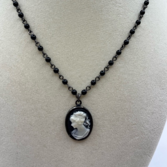 Black and White Cameo Victorian Necklace Black Beads - Picture 2 of 11